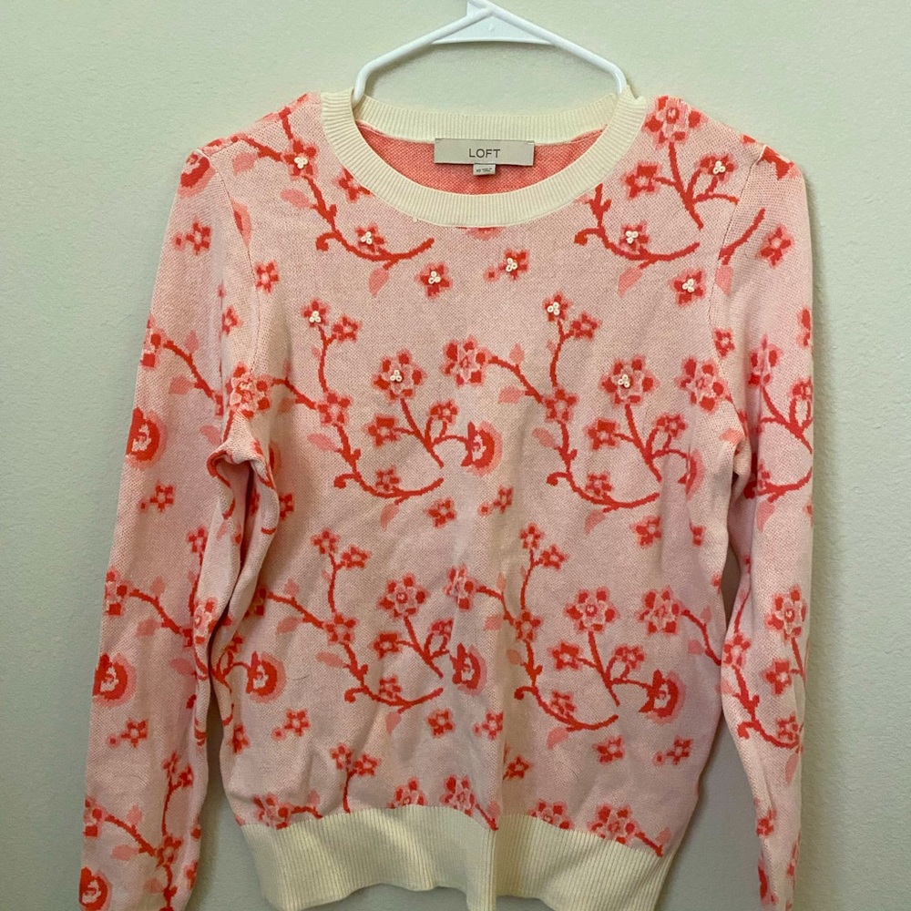 selling this beautiful floral print sweater from the loft only been worn once